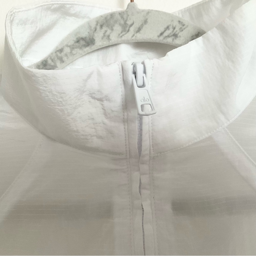 Alo Yoga Ripstop Electric Vest White S - Picture 7 of 12